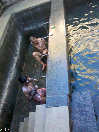 מעיינות חמים ושישט