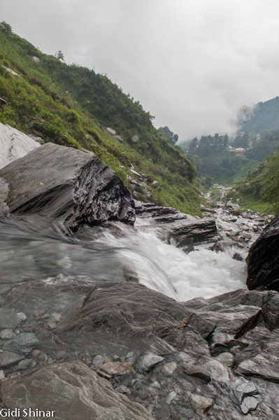 בדרך למפל הקטן בבאגסו