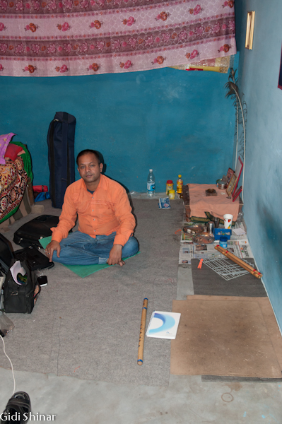 הארי מורה לחליל בבגסו